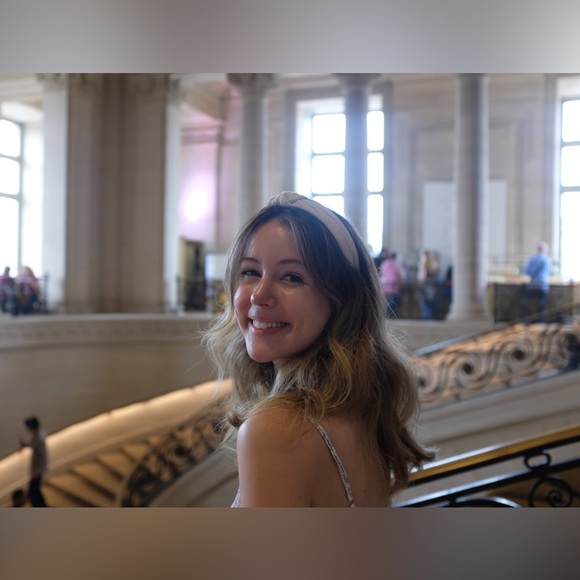 Meet your Posher, Madison - Picture 1 of 1